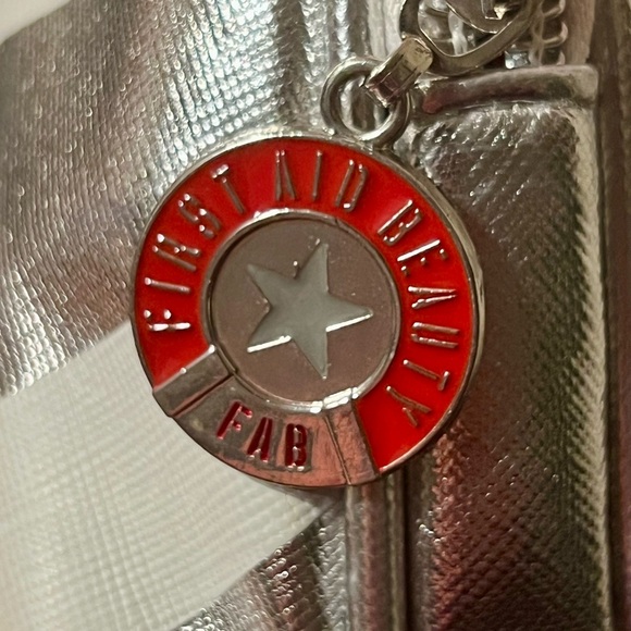 Stylish Pink and Silver Cosmetic Bag With Purse Key Chain and Bag Charms NWOT - Picture 15 of 15